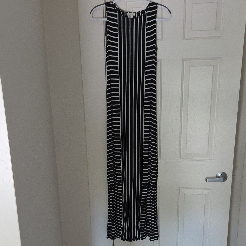 Max Studio Black and White Striped Maxi Dress